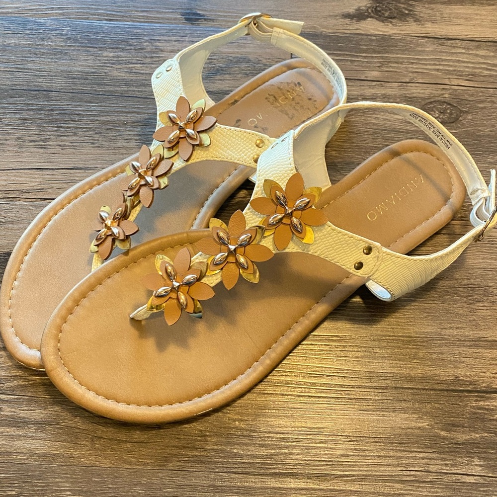 Tan & white Andiamo sandals with a boho touch